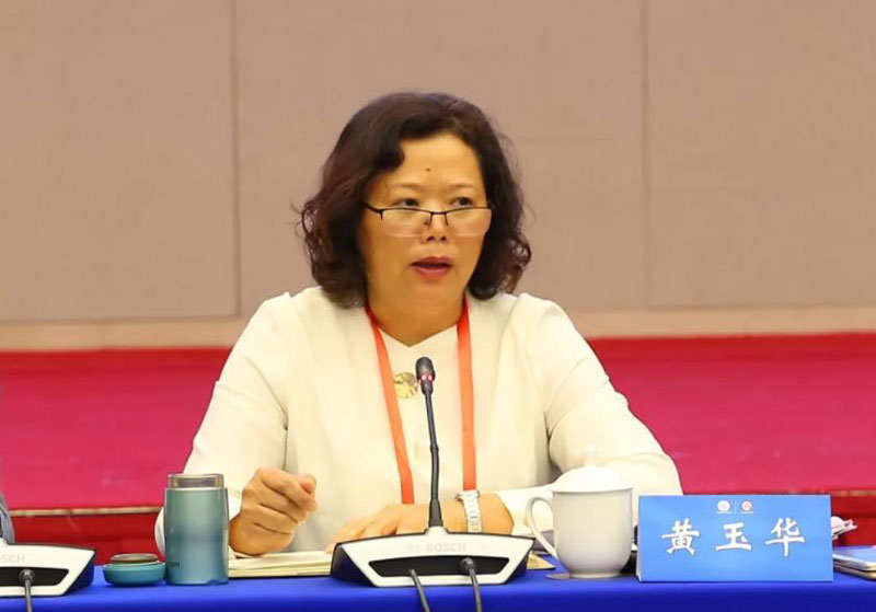 黄玉华讲话.jpg 黄玉华讲话.jpg